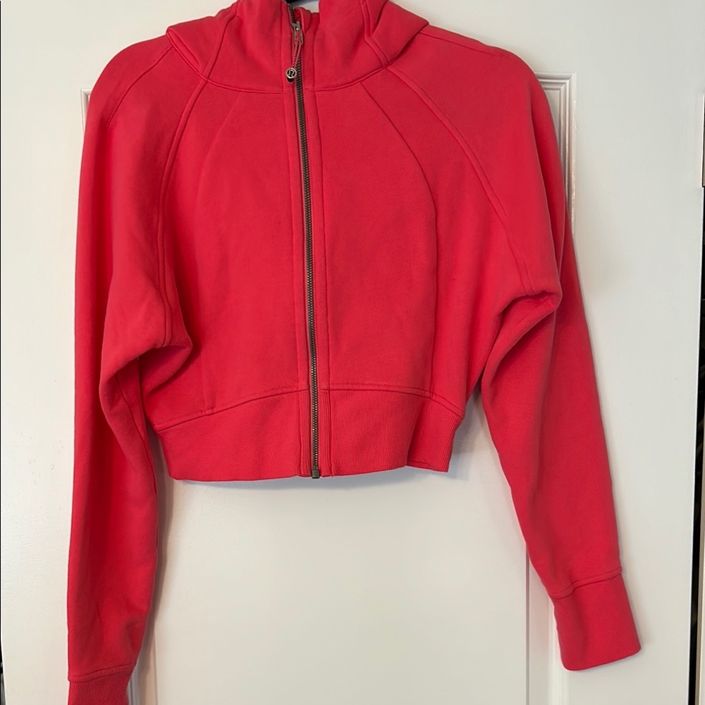 Lululemon cropped hooded scuba  color-lip gloss size 8